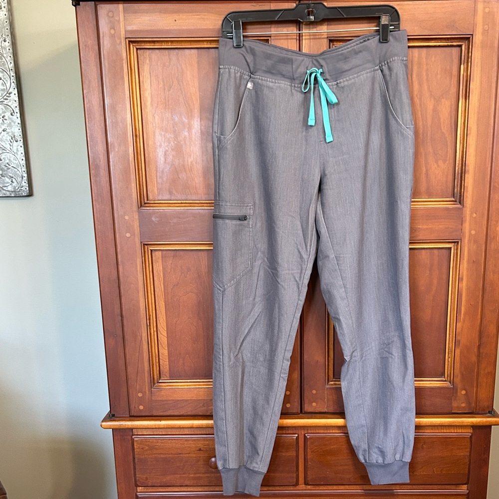 Figs, Zamora, high waisted, jogger, scrub pants
Size Womans Large